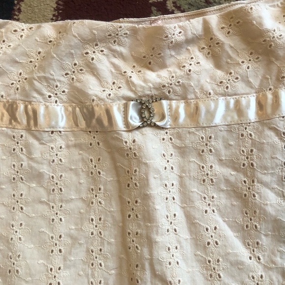 Cream eyelet Mini Skirt with Ruffled Hem with lining. 30” around 30” length.used - Picture 2 of 6